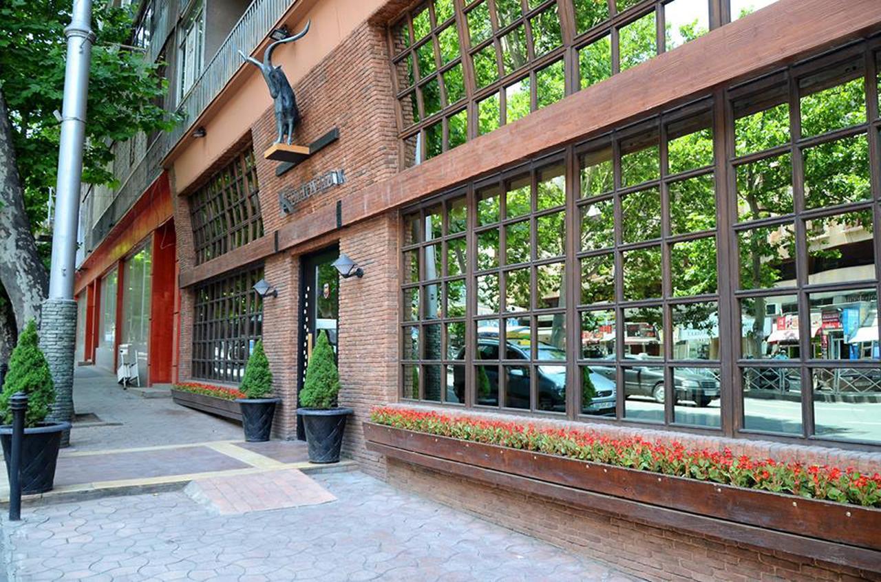 Luxury 4-Bedroom Apartment In The Center Tbilisi ภายนอก รูปภาพ