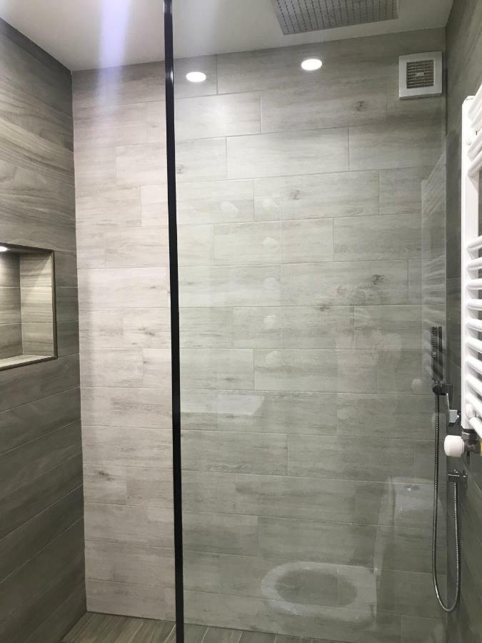 Luxury 4-Bedroom Apartment In The Center Tbilisi ภายนอก รูปภาพ