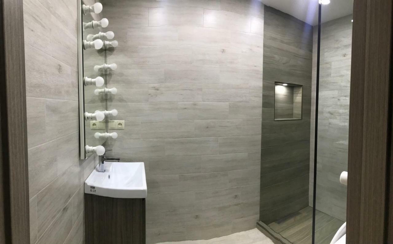 Luxury 4-Bedroom Apartment In The Center Tbilisi ภายนอก รูปภาพ