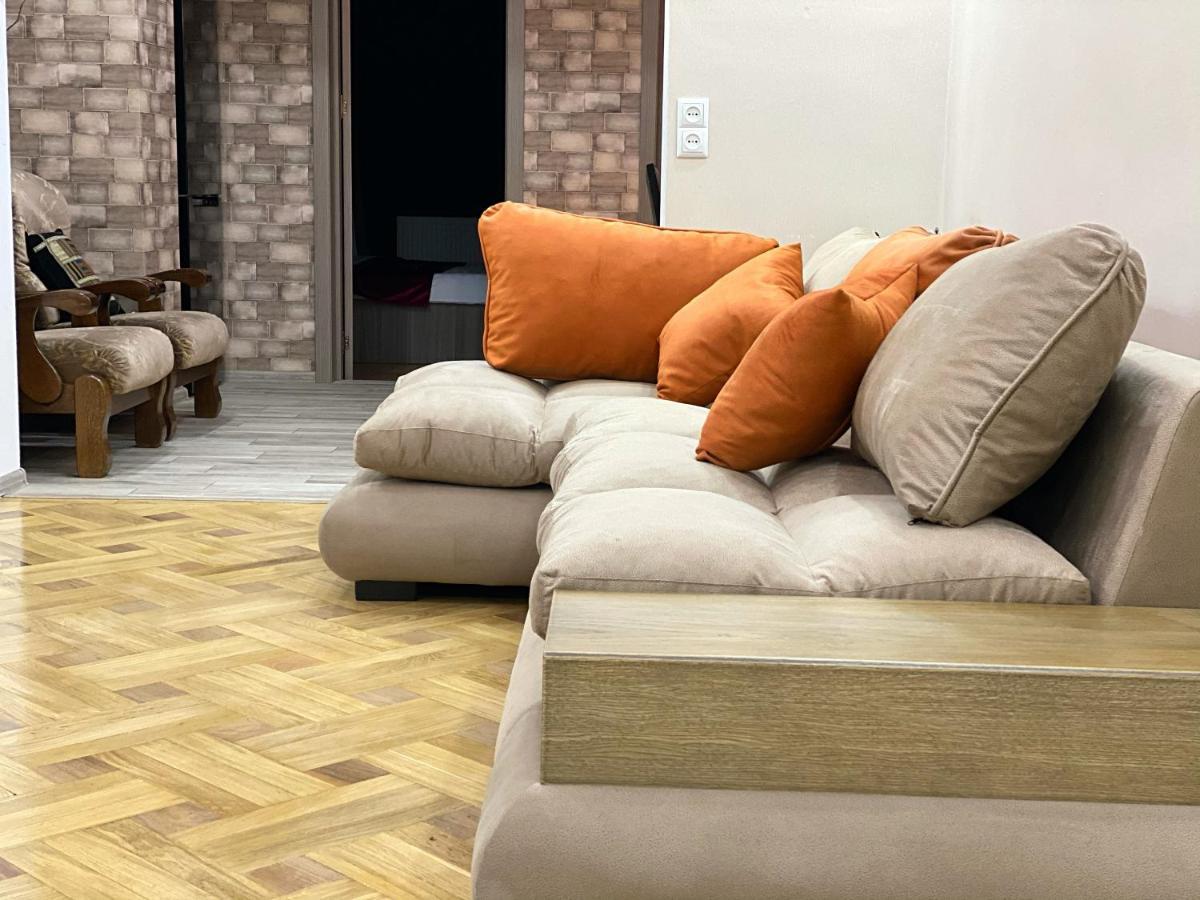 Luxury 4-Bedroom Apartment In The Center Tbilisi ภายนอก รูปภาพ