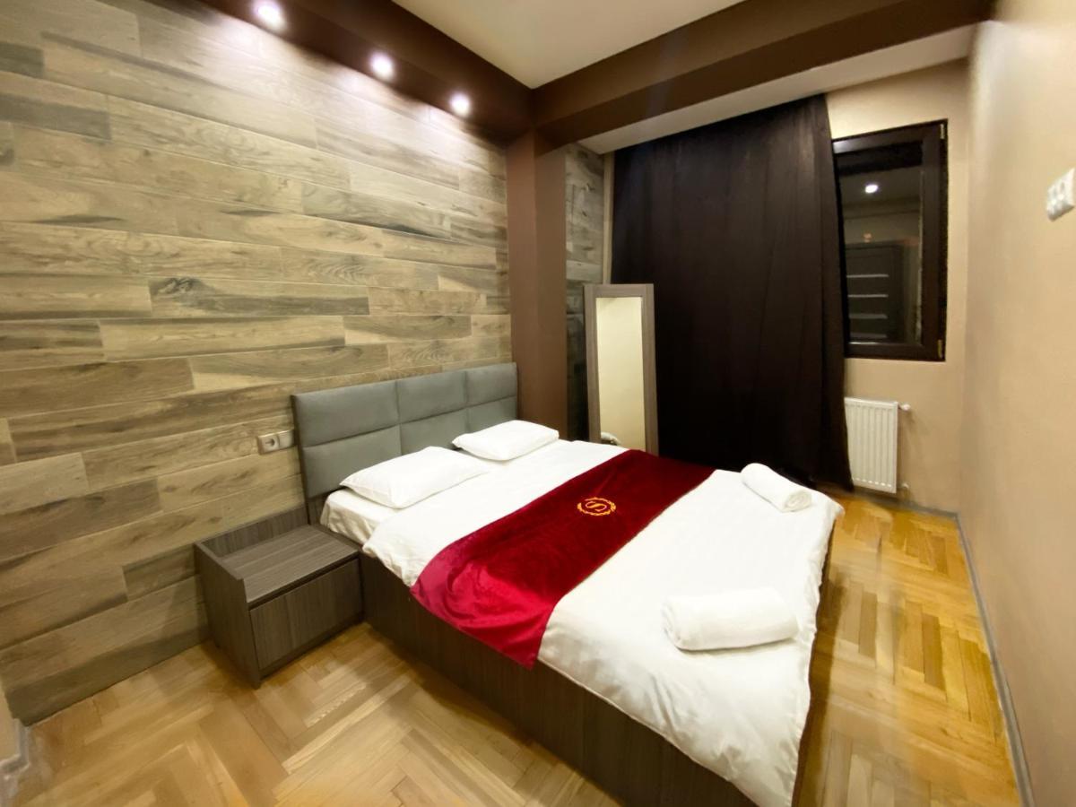Luxury 4-Bedroom Apartment In The Center Tbilisi ภายนอก รูปภาพ